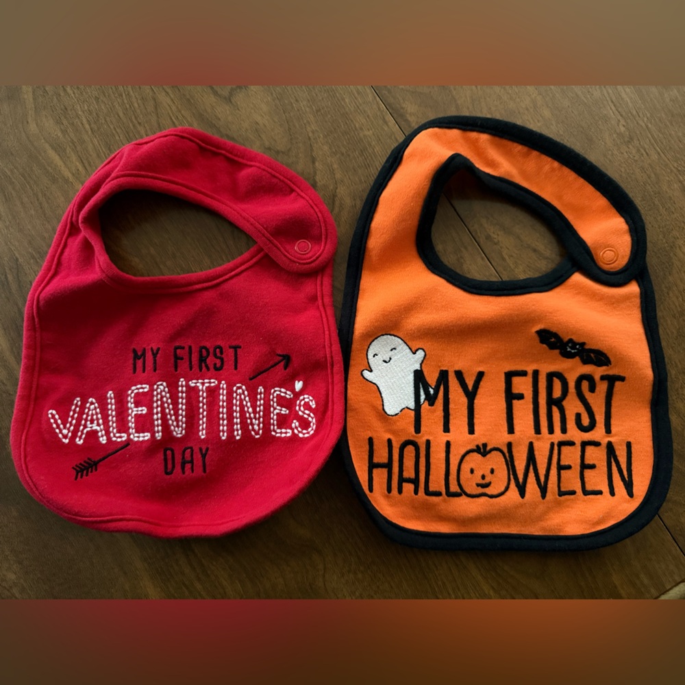 2 holiday baby bibs